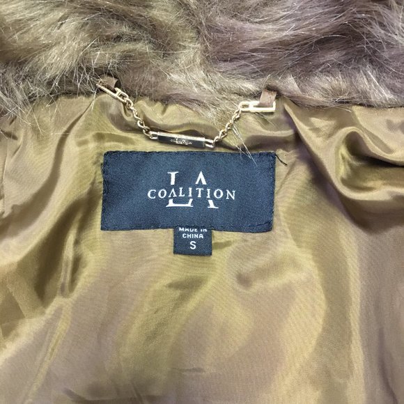 Faux fur vest with zipper - Picture 8 of 15